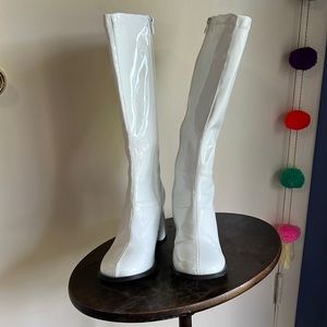 Unique Vintage GoGo Boots in white